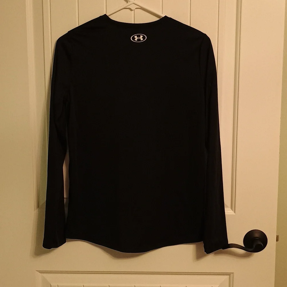 Girls Youth XL Under Armour Black Long Sleeve Shirt